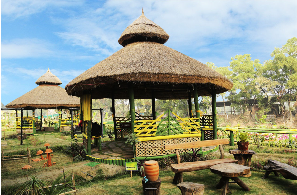 Cement-free bamboo and thatch pavilion built by KarmYog